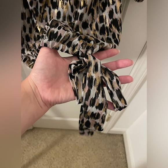 VINCE CAMUTO
Printed Off-The-Shoulder 3/4 Balloon-Sleeve Top - Picture 2 of 6